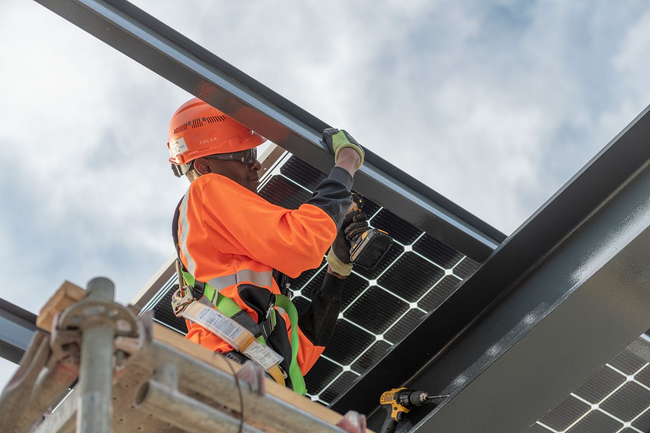 Solar Energy’s Influence on AEC: From Design to ROI